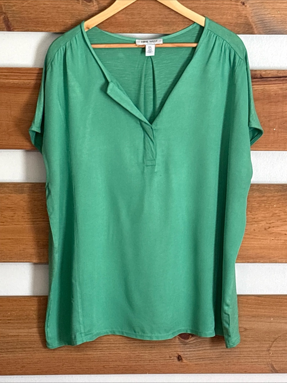 Nine West Jeans Cap Sleeve V-Neck Kelly Green Super Soft Comfy Blouse Size XXL